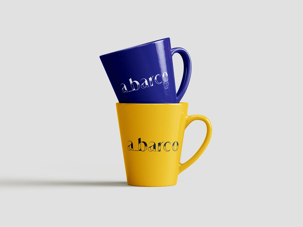 Mockup de duas xícaras uma azul e outra amarela com a logo da abarco