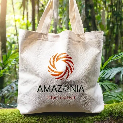 Imagem de apoio com logo aplicada a superfícies reais